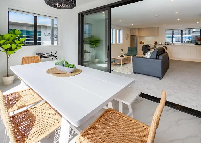 Cbd Gem: Walk To Everything, 3 Bedroom 2 Bath